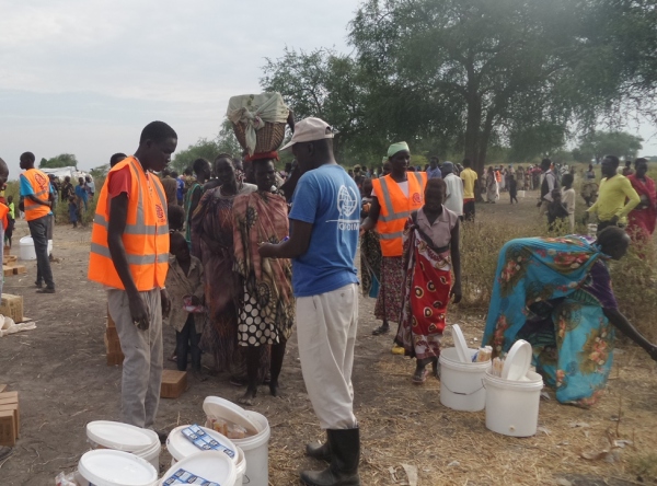 IOM distributes water, sanitation and hygiene (WASH) supplies in Kurwai, South Sudan.  IOM 2015